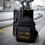 Mochila para Ferramentas Dewalt McLAREN Modelo DWST60122 Com 43 Bolsos e Compartimento para Furadeira - Imagem 6